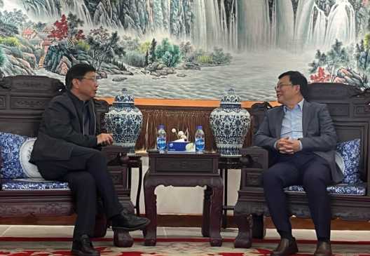 豪门国际官网王平卫董事长拜会周鼎大使