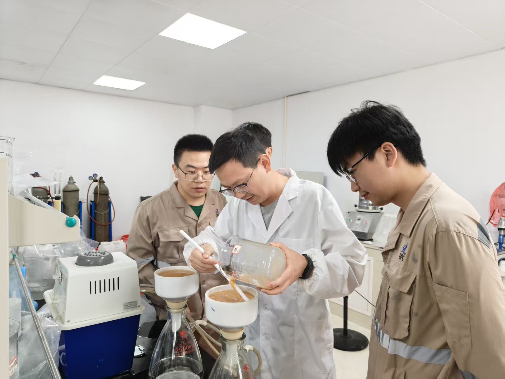 扎根锂业，攻坚路上让&ldquo;锂&rdquo;想花开｜豪门国际官网锂业研发部90后工程师徐苗